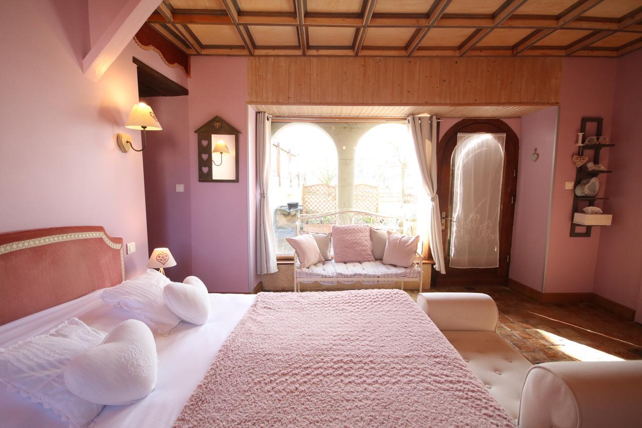Chambres D'Hotes Les Delices De La Roche Louresse-Rochemenier Buitenkant foto